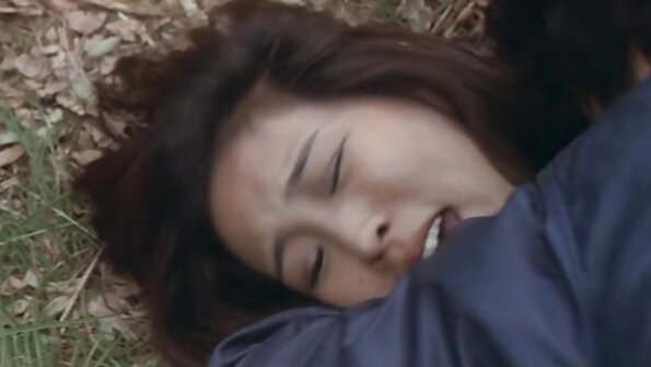 शिकण्याऐवजी चिकने अॅथलेटिक मित्रासोबत गुदा सेक्स केला