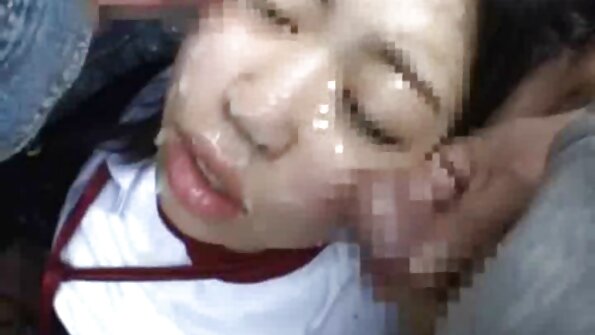 मॉली जेन आणि तिची सुंदर पुच्ची जंगलात चोखत आहे