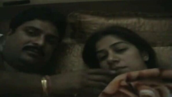 कॅट हंटर आणि तिचा अॅथलेटिक बॉयफ्रेंड उत्कट प्रेम करतात