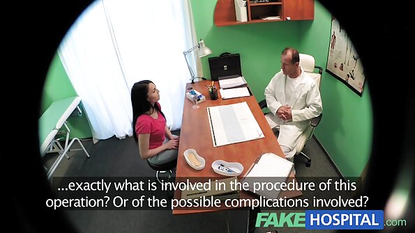 रशियातील बेबे एम्मा फँटसीने गुदा सेक्ससाठी बेनचा डिक घेतला