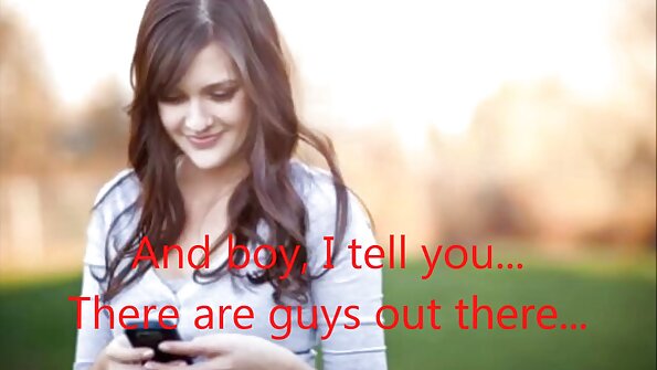 धूम्रपान गरम अमिराह अडारा सह फाटलेल्या पँटीहोज मध्ये गुदा सेक्स