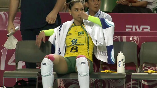 हँडसम मुलगा छान गांड मध्ये सुंदर चिक मारतो