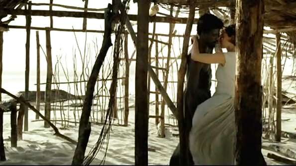 अत्यंत जंगली गोरा कडक मारला जात आहे आणि जिझ्ड केला जात आहे