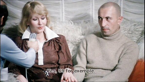 विलक्षण श्यामला तिच्या बट भोक आत एक मोठा डिक मजा घेते