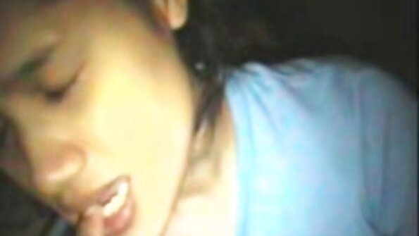 अविश्वसनीय तरुण मॅडम आश्चर्यकारकपणे खोल आत प्रवेश करत आहे