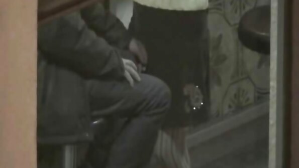 ज्युलिया डी लुसियाची गधे त्या मोठ्या चोचीने अंतर घेत आहे