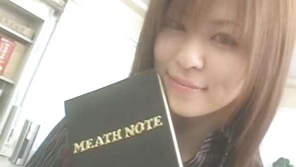 लहान आणि लवचिक हॅले वॉन तिची गांड सोडून देते