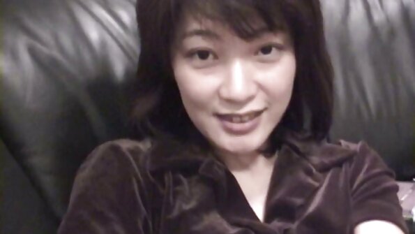 लेचरला ड्रिल करायचे आहे आणि पुरुषांनी तिला कुबडण्यासाठी एकत्र केले आहे